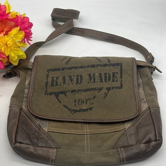 Myra 100% Handmade Messenger Type Upcycled Bag Canvas and Leather MCB4685M - Picture 1 of 12